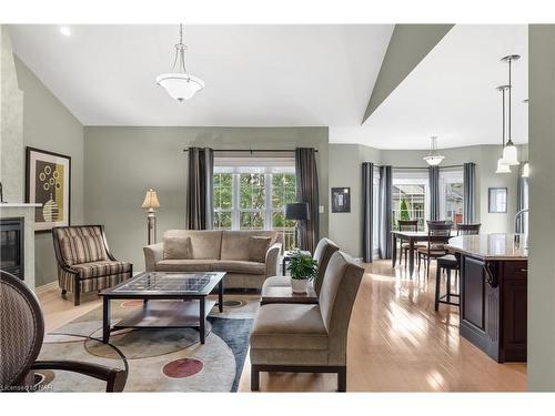 35 Diana Drive, Niagara-On-The-Lake, ON - Indoor Photo Showing Living Room