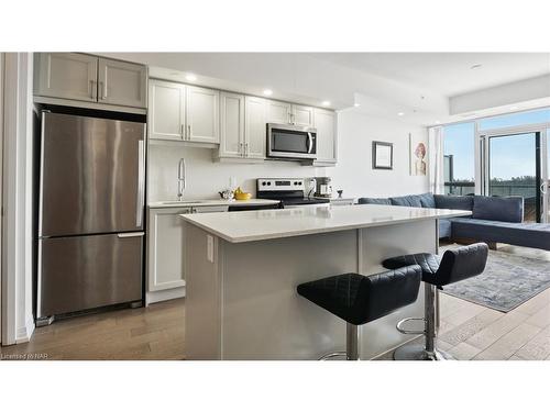 606-7711 Green Vista Gate, Niagara Falls, ON - Indoor Photo Showing Kitchen With Upgraded Kitchen