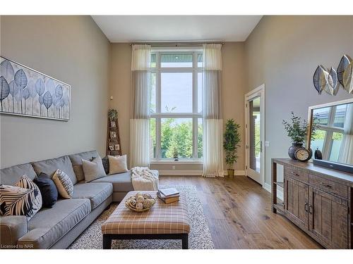 15 Taliesin Trail, Welland, ON - Indoor Photo Showing Living Room