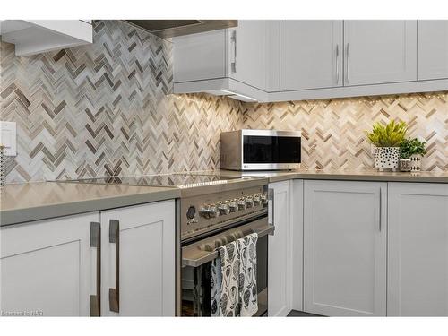 15 Taliesin Trail, Welland, ON - Indoor Photo Showing Kitchen