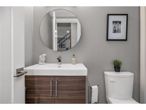 15 Taliesin Trail, Welland, ON - Indoor Photo Showing Bathroom