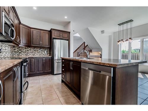 57 Videl Crescent N, St. Catharines, ON - Indoor Photo Showing Kitchen With Upgraded Kitchen