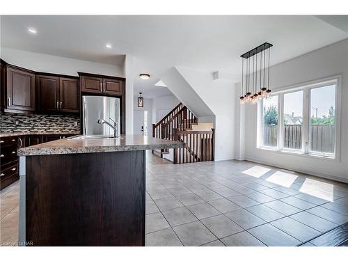 57 Videl Crescent N, St. Catharines, ON - Indoor Photo Showing Kitchen