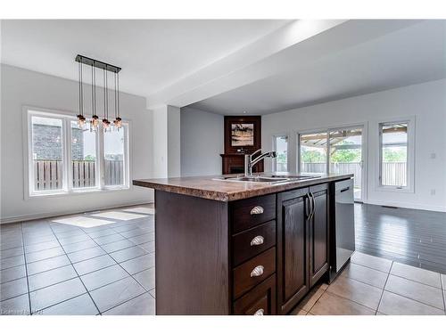 57 Videl Crescent N, St. Catharines, ON - Indoor Photo Showing Kitchen With Double Sink