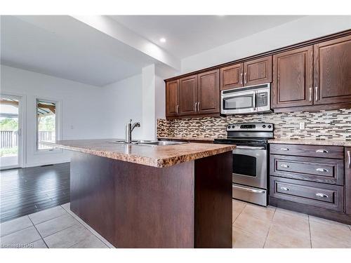 57 Videl Crescent N, St. Catharines, ON - Indoor Photo Showing Kitchen With Upgraded Kitchen