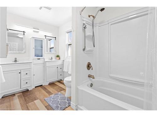 6 Lower Canada Drive, Niagara-On-The-Lake, ON - Indoor Photo Showing Bathroom