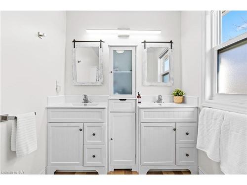 6 Lower Canada Drive, Niagara-On-The-Lake, ON - Indoor Photo Showing Bathroom