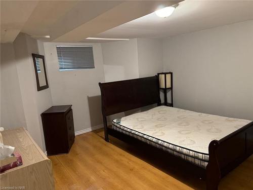 4857 Mcrae Street, Niagara Falls, ON - Indoor Photo Showing Bedroom