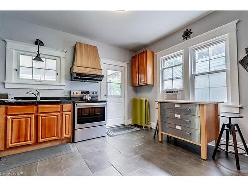 4857 Mcrae Street, Niagara Falls, ON - Indoor Photo Showing Kitchen