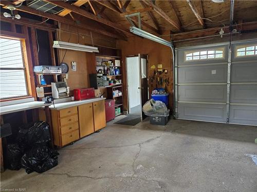 6776 Betty Avenue, Niagara Falls, ON - Indoor Photo Showing Garage