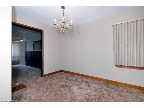 6776 Betty Avenue, Niagara Falls, ON - Indoor Photo Showing Other Room