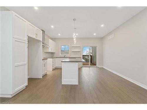 735 Dominion Road, Fort Erie, ON - Indoor Photo Showing Kitchen