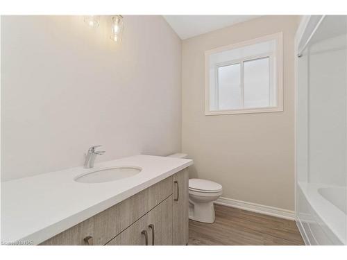 735 Dominion Road, Fort Erie, ON - Indoor Photo Showing Bathroom