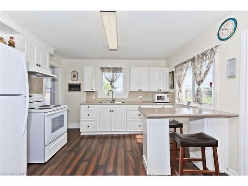 144 Burgar Street, Welland, ON - Indoor Photo Showing Kitchen With Double Sink