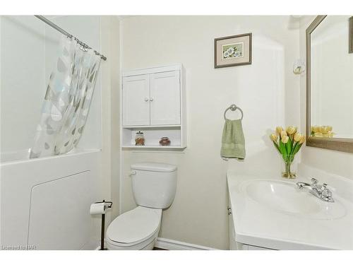 144 Burgar Street, Welland, ON - Indoor Photo Showing Bathroom