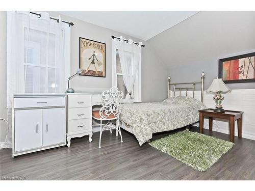 144 Burgar Street, Welland, ON - Indoor Photo Showing Bedroom