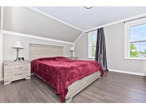 144 Burgar Street, Welland, ON - Indoor Photo Showing Bedroom