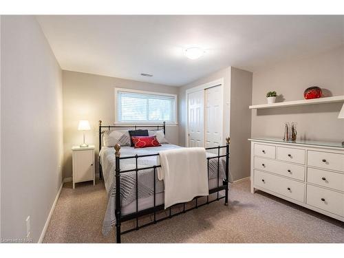 10 Wedgewood Court, St. Catharines, ON - Indoor Photo Showing Bedroom