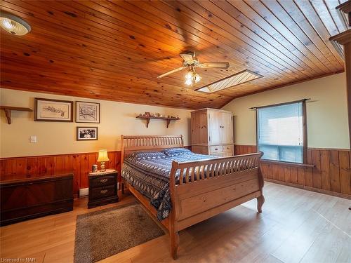 527 Pinecrest Road, Port Colborne, ON - Indoor Photo Showing Bedroom