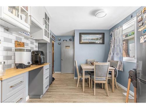 7563 Redhaven Crescent, Niagara Falls, ON - Indoor Photo Showing Dining Room