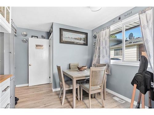 7563 Redhaven Crescent, Niagara Falls, ON - Indoor Photo Showing Dining Room