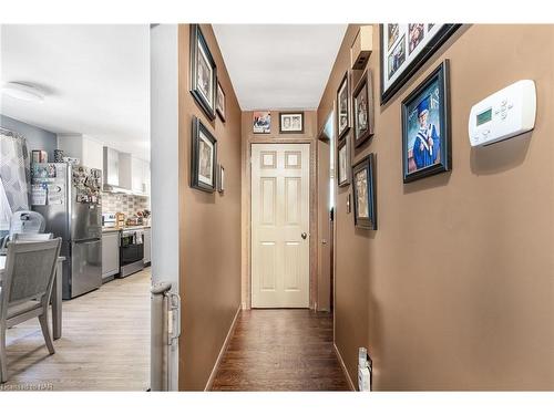 7563 Redhaven Crescent, Niagara Falls, ON - Indoor Photo Showing Other Room