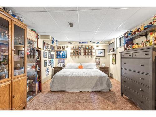 7563 Redhaven Crescent, Niagara Falls, ON - Indoor Photo Showing Bedroom