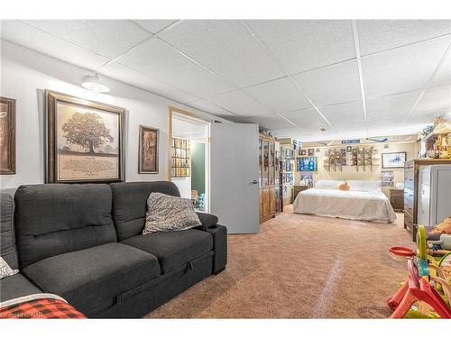 7563 Redhaven Crescent, Niagara Falls, ON - Indoor Photo Showing Other Room