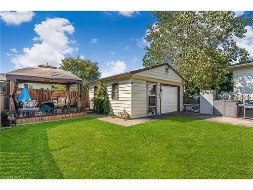 7563 Redhaven Crescent, Niagara Falls, ON - Outdoor With Deck Patio Veranda