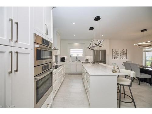 65 Swan Avenue Avenue, Fonthill, ON - Indoor Photo Showing Kitchen With Upgraded Kitchen