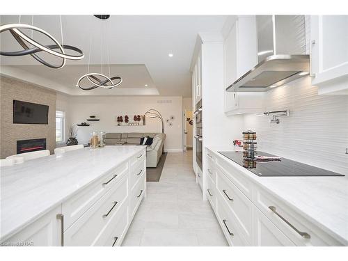 65 Swan Avenue Avenue, Fonthill, ON - Indoor Photo Showing Kitchen With Upgraded Kitchen