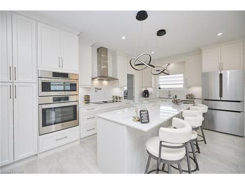 65 Swan Avenue Avenue, Fonthill, ON - Indoor Photo Showing Kitchen With Upgraded Kitchen