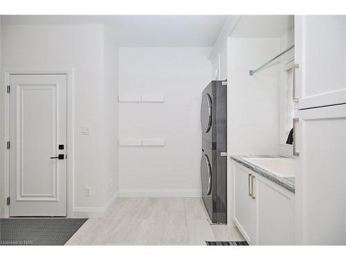 65 Swan Avenue Avenue, Fonthill, ON - Indoor Photo Showing Laundry Room