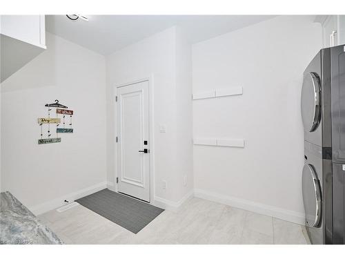 65 Swan Avenue Avenue, Fonthill, ON - Indoor Photo Showing Laundry Room