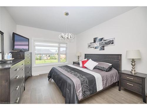 65 Swan Avenue Avenue, Fonthill, ON - Indoor Photo Showing Bedroom