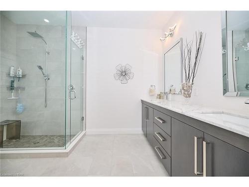 65 Swan Avenue Avenue, Fonthill, ON - Indoor Photo Showing Bathroom