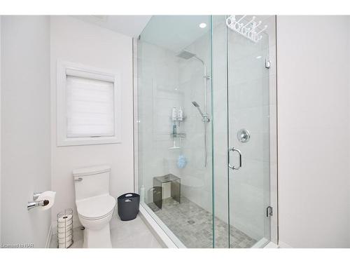 65 Swan Avenue Avenue, Fonthill, ON - Indoor Photo Showing Bathroom