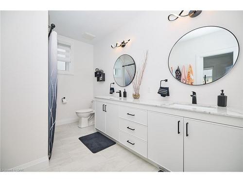 65 Swan Avenue Avenue, Fonthill, ON - Indoor Photo Showing Bathroom