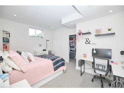 65 Swan Avenue Avenue, Fonthill, ON - Indoor Photo Showing Bedroom