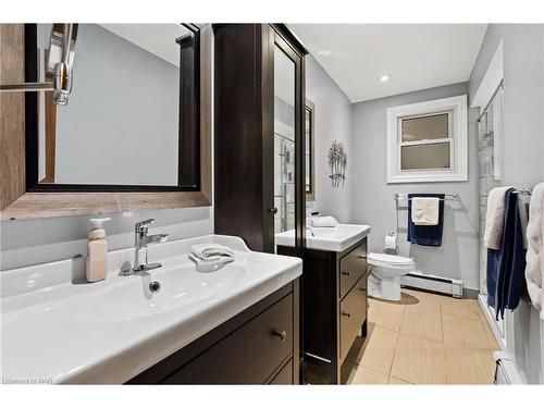 3196 St. George Avenue, Niagara Falls, ON - Indoor Photo Showing Bathroom