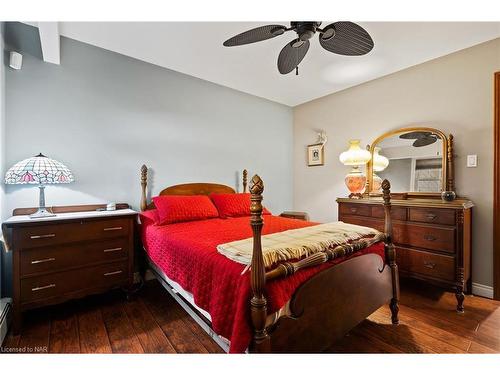 3196 St. George Avenue, Niagara Falls, ON - Indoor Photo Showing Bedroom