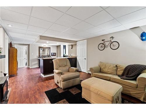 3196 St. George Avenue, Niagara Falls, ON - Indoor Photo Showing Living Room