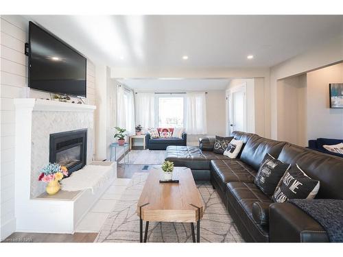 69 Lillian Place, Fort Erie, ON - Indoor Photo Showing Living Room With Fireplace