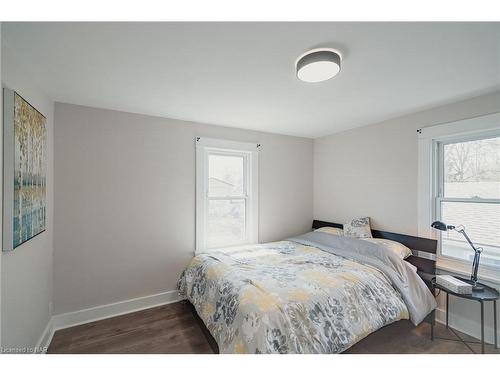 69 Lillian Place, Fort Erie, ON - Indoor Photo Showing Bedroom