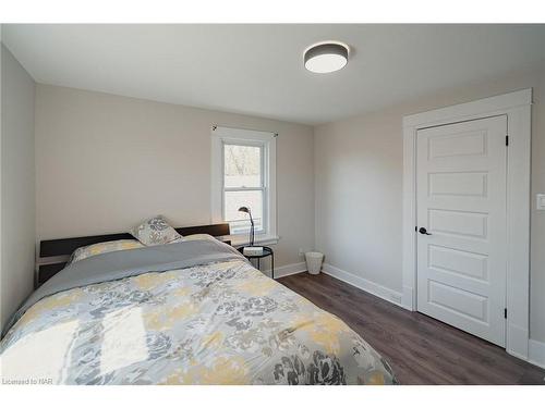 69 Lillian Place, Fort Erie, ON - Indoor Photo Showing Bedroom