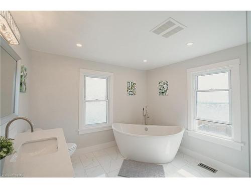 69 Lillian Place, Fort Erie, ON - Indoor Photo Showing Bathroom