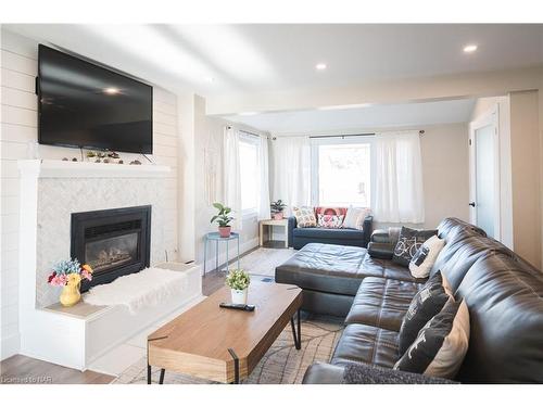 69 Lillian Place, Fort Erie, ON - Indoor Photo Showing Living Room With Fireplace