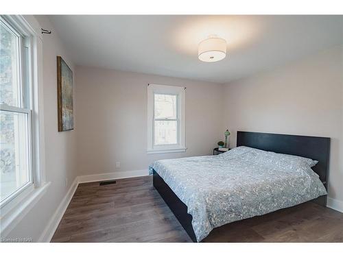 69 Lillian Place, Fort Erie, ON - Indoor Photo Showing Bedroom