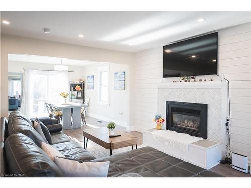 69 Lillian Place, Fort Erie, ON - Indoor Photo Showing Living Room With Fireplace