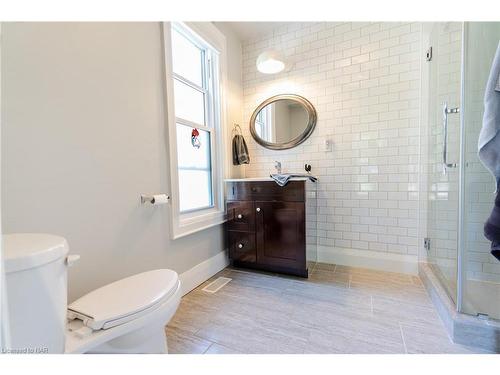 381 Canboro Road, Ridgeville, ON - Indoor Photo Showing Bathroom